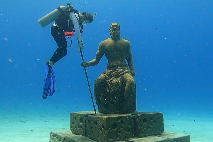 Beginner Scuba in San Andres: Corals, Statues & Shallow Reefs