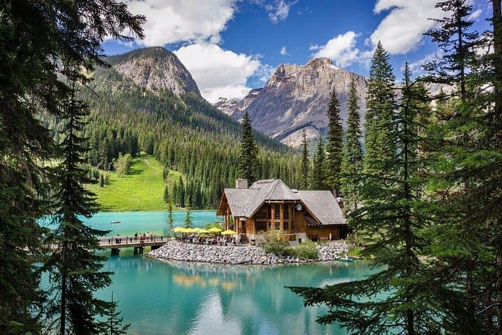 Banff Day Tour: Lake Louise, Moraine Lake & Emerald Lake in One Day photo 4