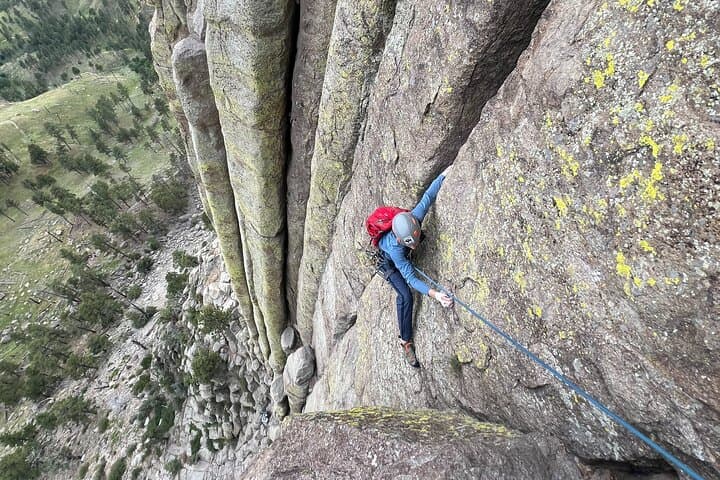 Guided Rock Climbing at Devils Tower: Trad Multipitch Routes & Cultural Closure