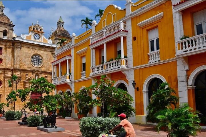 Explore Cartagena: Castillo San Felipe & Old City Walking Tour photo 5