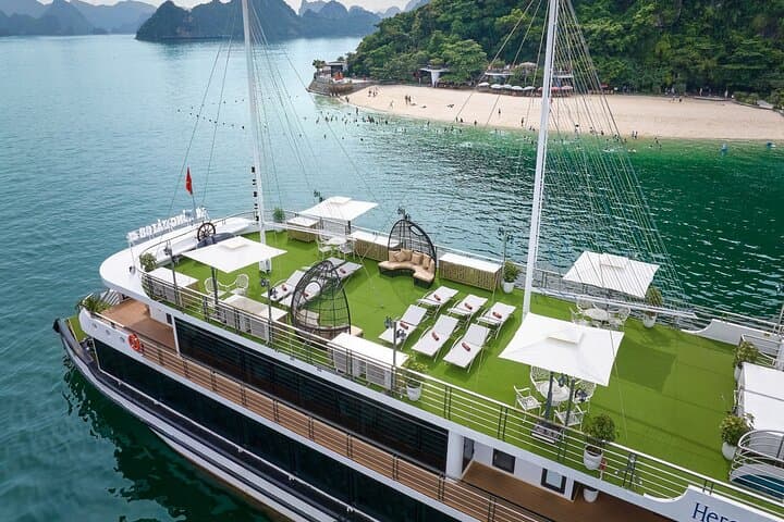 Halong Bay Day Cruise: Luxury Boat with Jacuzzi, Kayak & Buffet Lunch