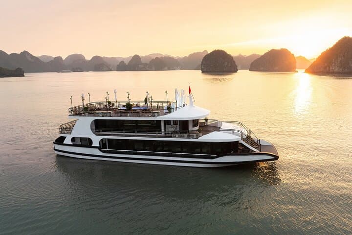 Ha Long Bay Day Cruise from Hanoi: Kayak, Buffet & Sunset Party photo 3