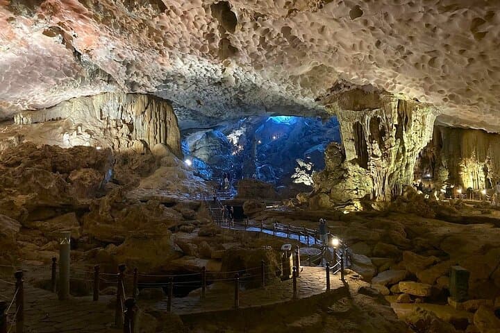 Hanoi to Ninh Binh & Halong Bay — 3-Day Luxury Tour with Tam Coc Boats & Overnight Cruise photo 3