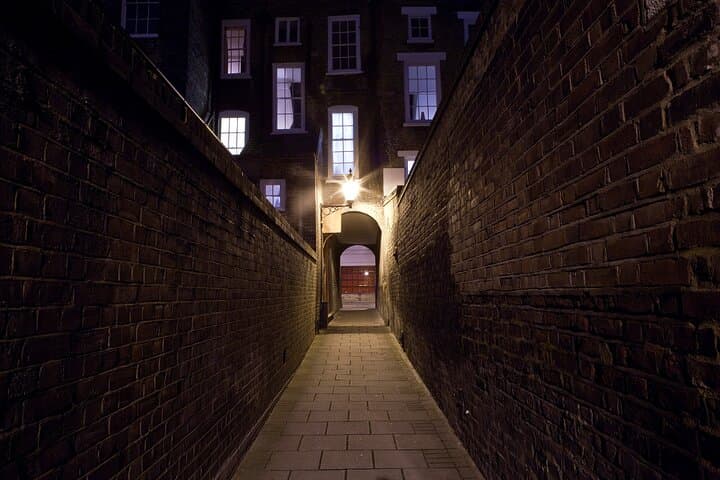 Walking the East End: Jack the Ripper Small-Group Guided Tour in London photo 6