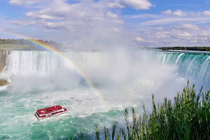Niagara Falls Evening Lights Tour: Boat Cruise, Dinner & Illumination Tower photo 2