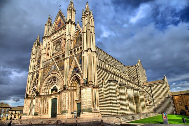 Visit Civita di Bagnoregio & Orvieto — Day Tour to the Dying City and Duomo