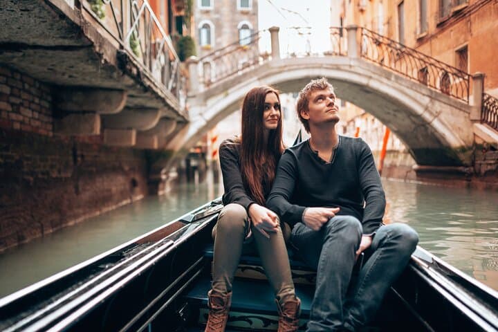 Private Gondola Photoshoot in Venice — St. Mark’s Square to Rialto photo 4