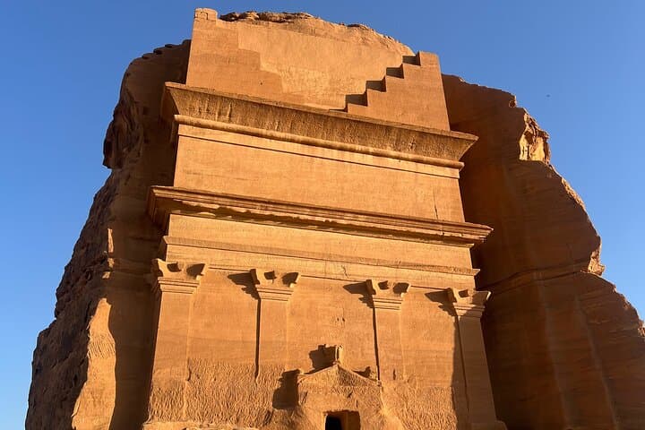 AlUla Full-Day Tour: Hegra, Old Town & Elephant Rock Experience photo 2