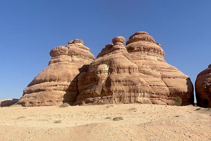 AlUla Full-Day Tour: Hegra, Old Town & Elephant Rock Experience photo 3