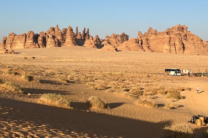 AlUla Full-Day Tour: Hegra, Old Town & Elephant Rock Experience photo 4