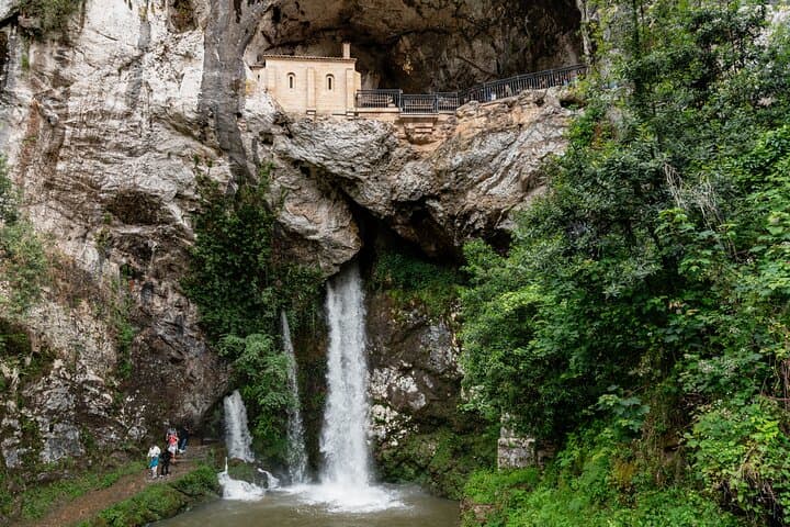 Covadonga Lakes & Basilica Day Trip from Cangas de Onís photo 5