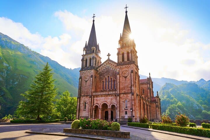 Covadonga Lakes & Basilica Day Trip from Cangas de Onís photo 2