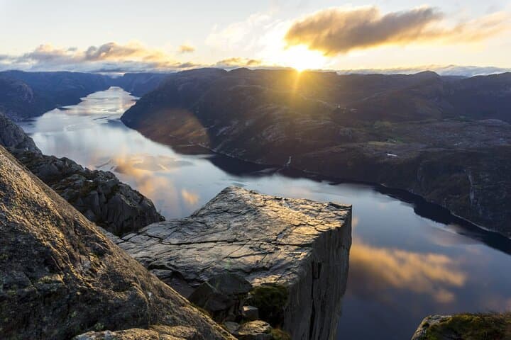 Preikestolen Hike with Local Guide — Majestic Pulpit Rock Day Hike from Stavanger photo 4