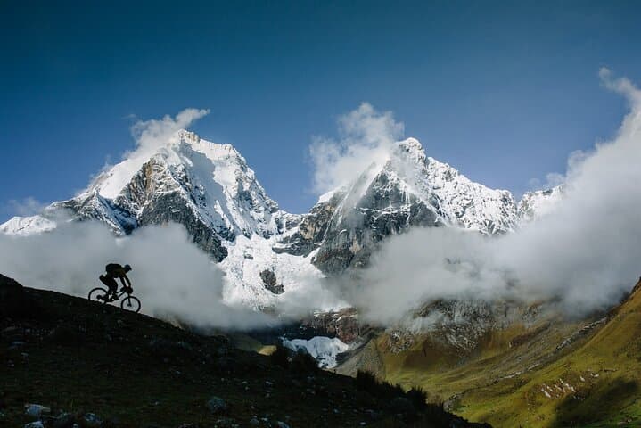 Cordillera Huayhuash Yerupaja Circuit: Extreme Mountain Biking in Peru photo 2