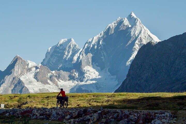 Cordillera Huayhuash Yerupaja Circuit: Extreme Mountain Biking in Peru photo 6