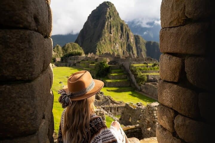 7-Day Lima to Machu Picchu: Humantay Lake, Rainbow Mountain & Ica Adventure photo 2