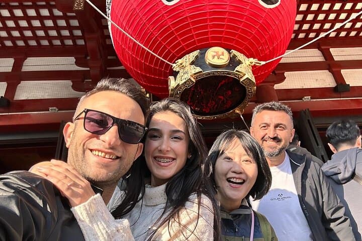 Private Tokyo Walking Tour: Local Guide to Temples, Markets & Neighborhoods photo 2