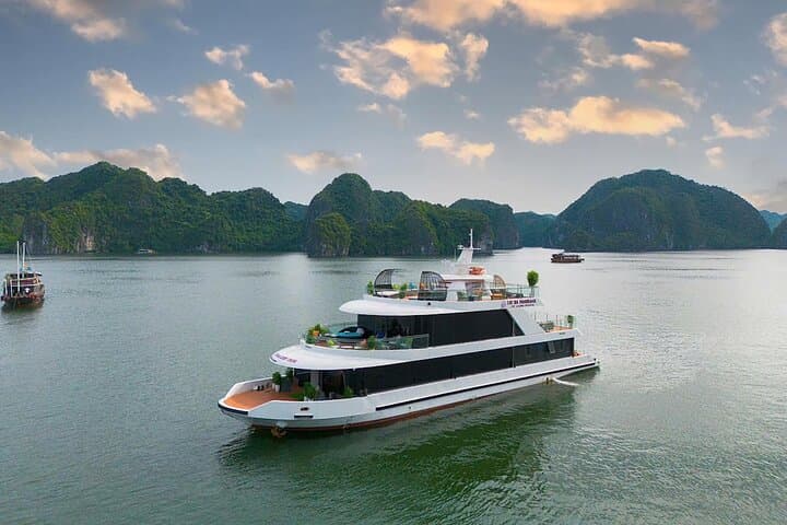 Lan Ha Bay Luxury Sunset Cruise from Cat Ba photo 2