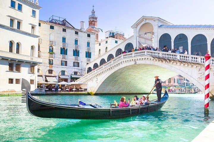 Venice Gondola Ride with Serenade: 30-Minute Grand Canal Experience photo 3