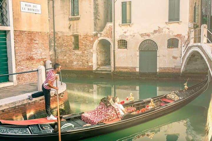 Venice Private Gondola Ride with Serenade — 30-Minute Romantic Canal Experience photo 2