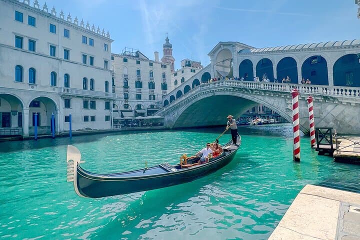 Venice Private Gondola Ride with Serenade — 30-Minute Romantic Canal Experience