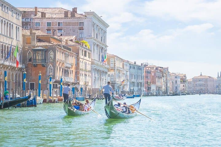 Venice Gondola Ride with Serenade: 30-Minute Grand Canal Experience photo 2