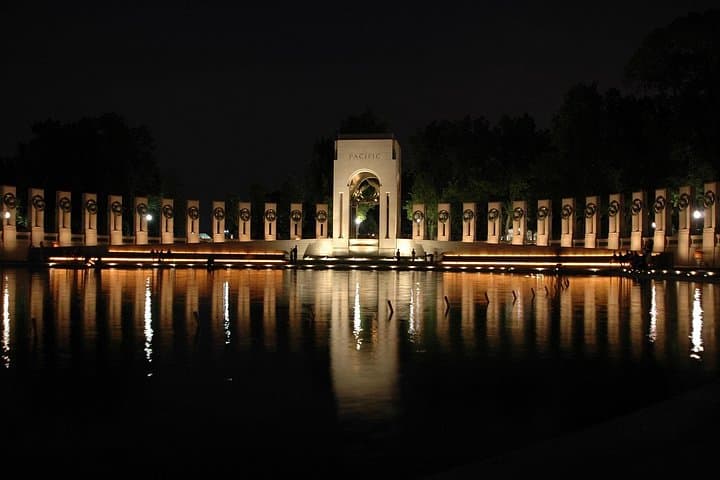 Monuments and Memorials Night Walking Tour: Washington DC After Dark photo 6