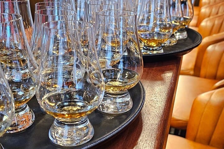 Edinburgh Royal Mile Whisky Tasting and History Masterclass photo 3