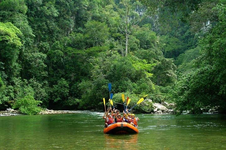 Rio Claro Full-Day Rafting and Caving from Medellín — Adventure in the Canyon photo 2