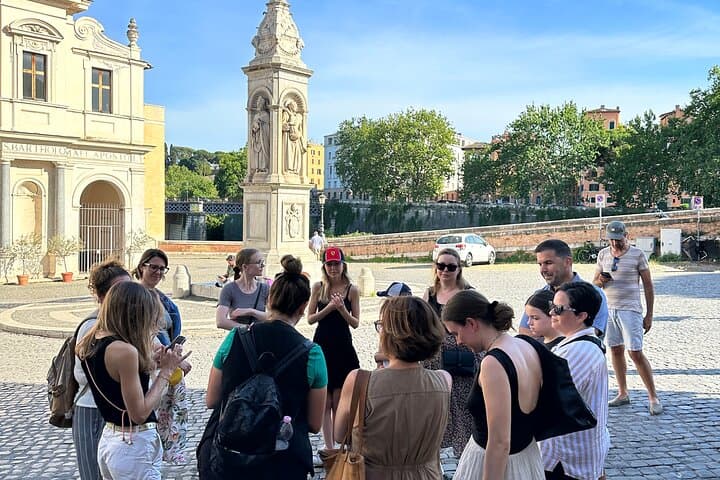 Rome Guided Treasure Hunt: Solve Clues & Explore the City Center