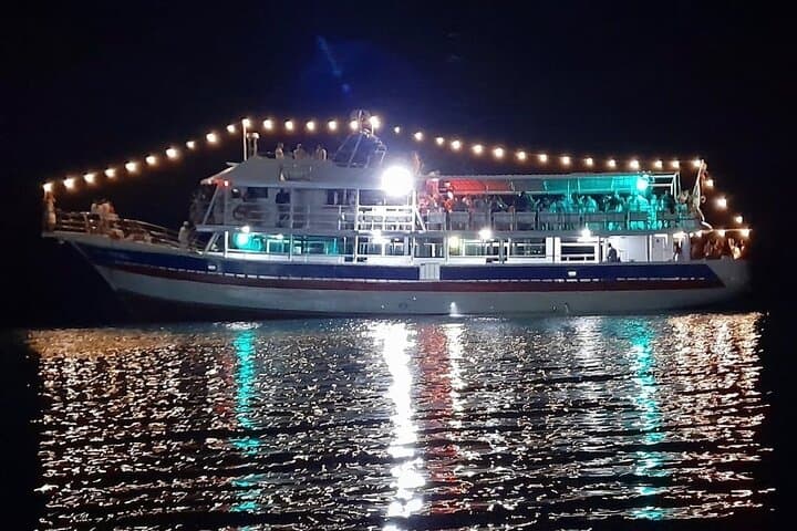 San Andrés Bay Yacht Rumba: Night Cruise with DJ & Open Bar photo 1
