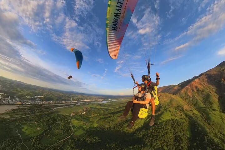 Tandem Paragliding Over Ibituruna: Sunset Flights in Governador Valadares photo 3