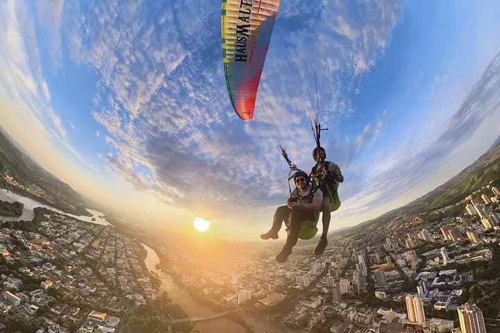 Tandem Paragliding Over Ibituruna: Sunset Flights in Governador Valadares photo 4