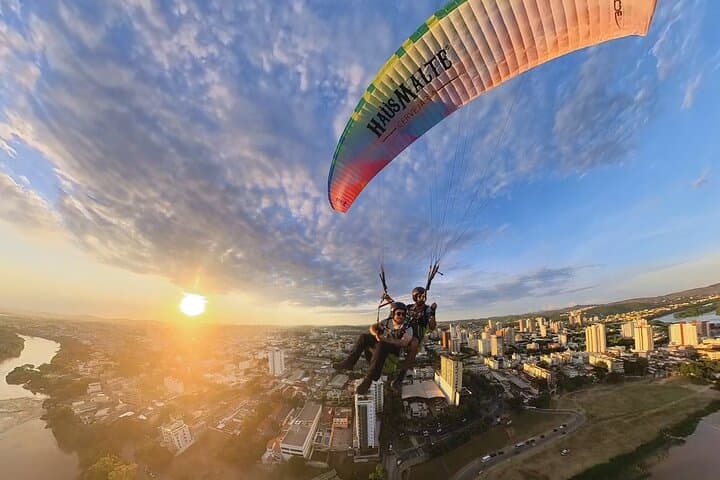 Tandem Paragliding Over Ibituruna: Sunset Flights in Governador Valadares photo 5
