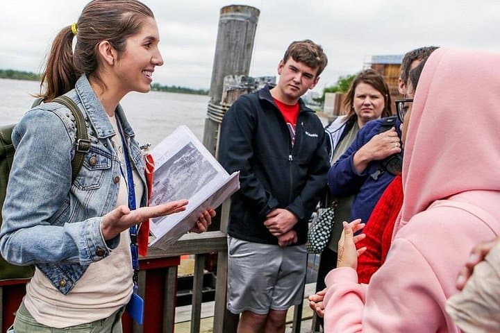 Staten Island Walking Tour and Slice of Pizza: St. George Highlights photo 3