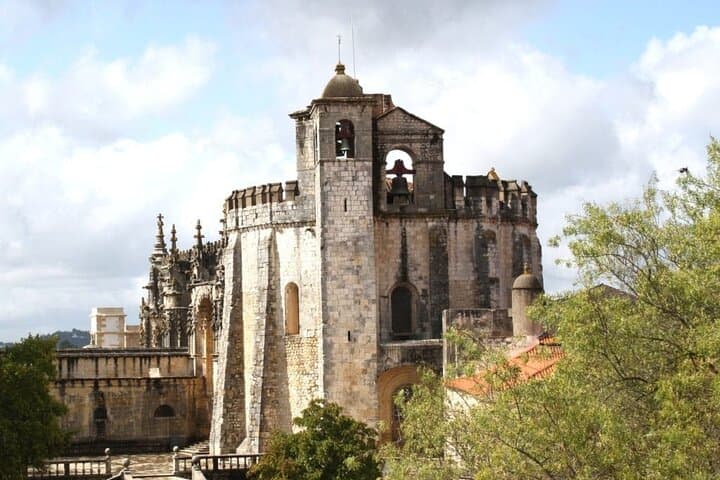 Templar Way: Day Trip to Tomar & Almourol from Lisbon