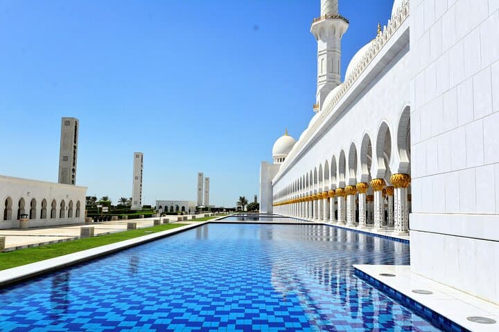 Full-Day Abu Dhabi City Tour from Dubai: Sheikh Zayed, Emirates Palace & Heritage Village photo 5