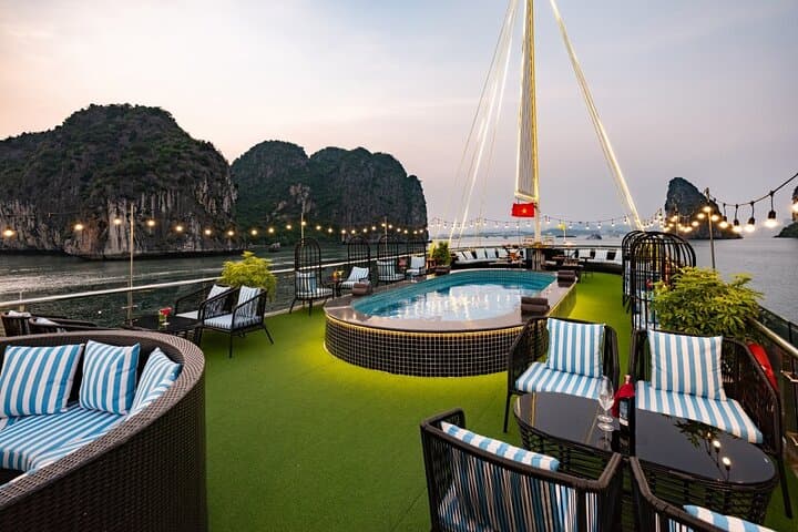 Ha Long Bay Luxury Day Cruise: Sunlight Grand One-Day Explorer photo 5