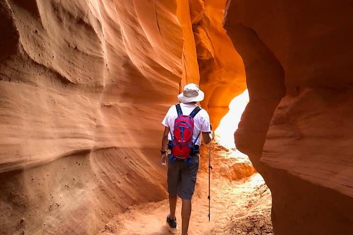 Ligai Si Anii Canyon: H-Frame Slot Hike Near Antelope Canyon photo 1