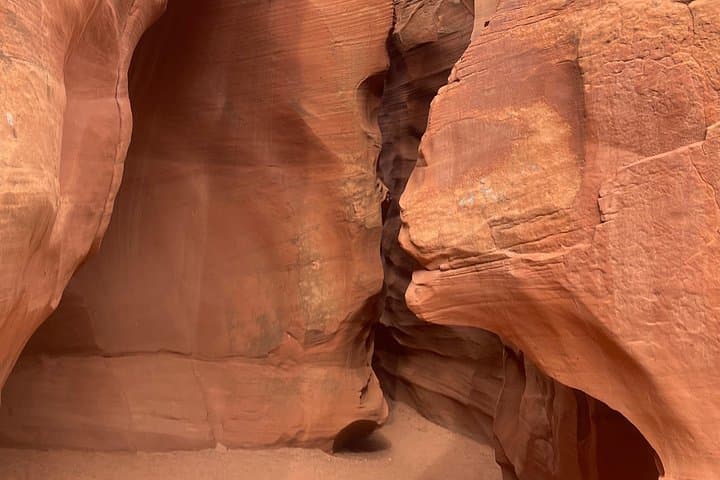 Ligai Si Anii Canyon: H-Frame Slot Hike Near Antelope Canyon photo 3