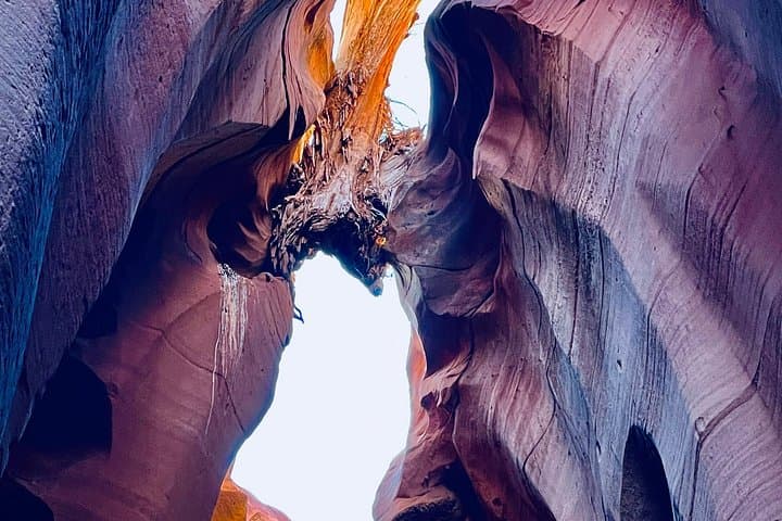 Ligai Si Anii Canyon: H-Frame Slot Hike Near Antelope Canyon photo 4