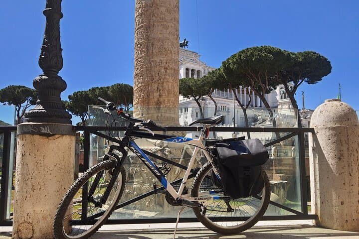 Rome by Bike: Highlights, Street Food & Private Guided Tour photo 3