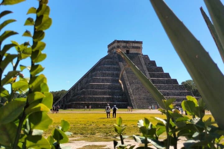Chichen Itza, Cenote Ik Kil & Valladolid: Day-Trip Guide to History, Swimming & Culture