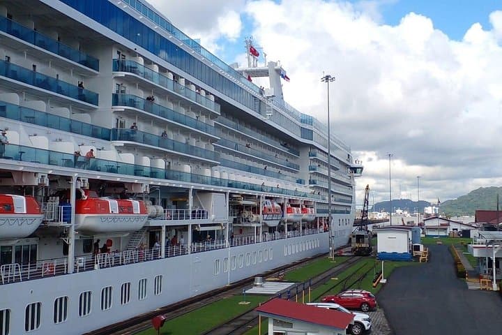 Panama Canal, Casco Viejo & Amador Causeway: Private 5-Hour Panorama Tour photo 4