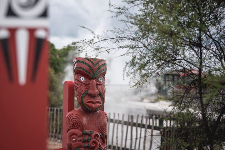 Whakarewarewa Māori Village & Geothermal Valley Rotorua Guided Tour photo 3