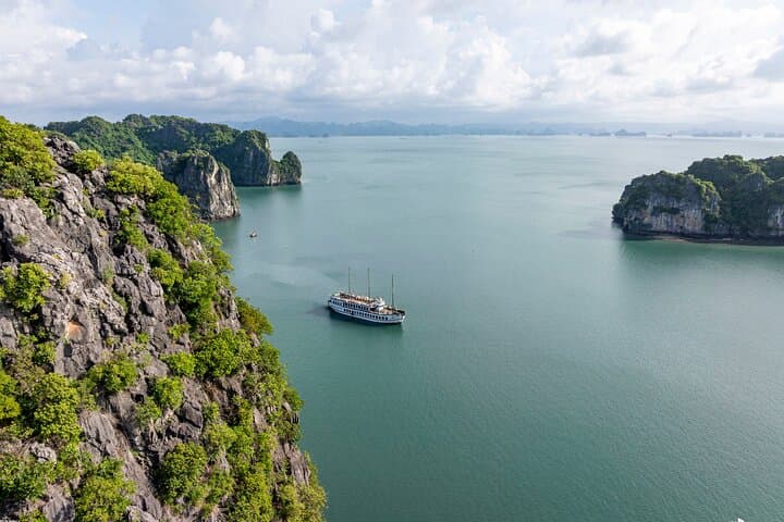 Bai Tu Long Bay Luxury Cruise from Hanoi — 2-Day Treasure Junk Experience photo 4