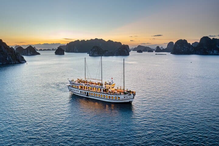 2-Day Treasure Junk Cruise from Hanoi to Bai Tu Long Bay photo 4