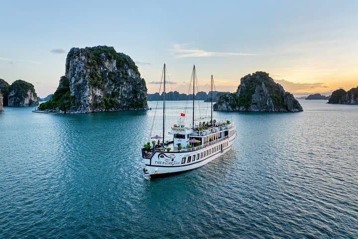 Bai Tu Long Bay Treasure Junk: 2-Day Luxury Escape Cruise from Hanoi