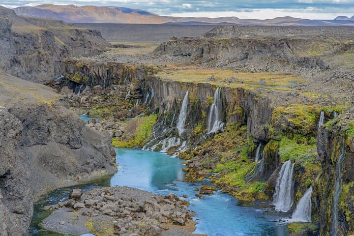 Landmannalaugar Super-Jeep Day Tour: Rhyolite Mountains, Hot Springs & Ljótipollur photo 2