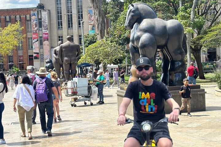Medellín VIP Private Historic E‑Bike Tour with Lunch — Half‑Day City Highlights photo 3
